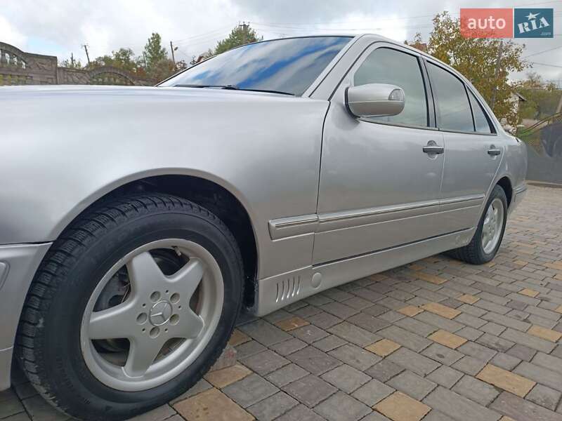 Седан Mercedes-Benz E-Class 1995 в Черновцах
