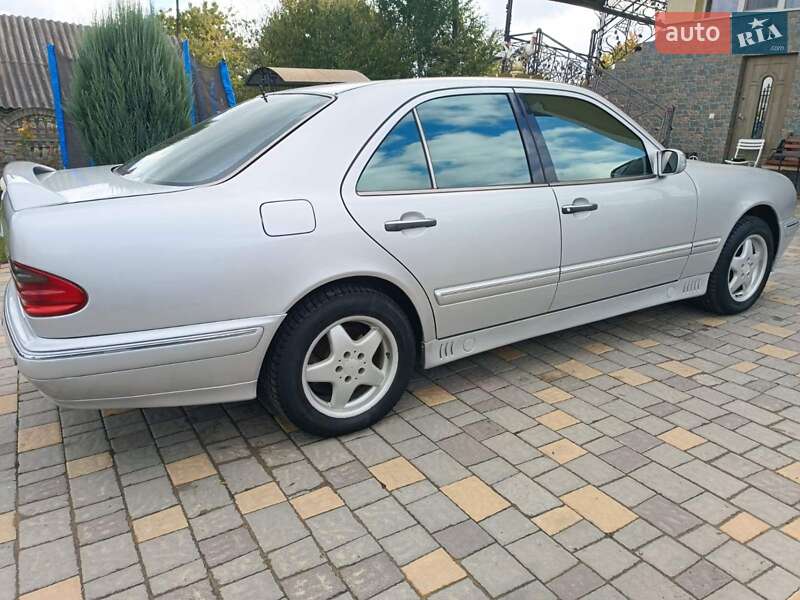 Седан Mercedes-Benz E-Class 1995 в Черновцах