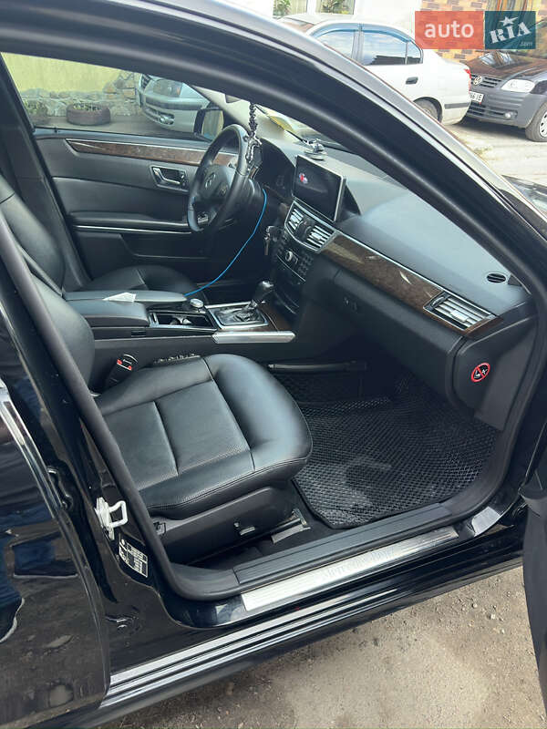 Седан Mercedes-Benz E-Class 2011 в Львове