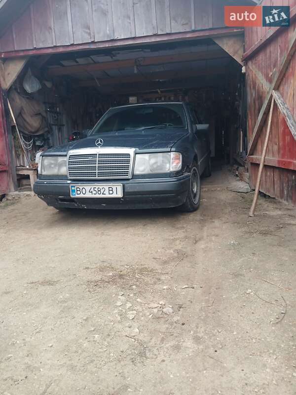 Mercedes-Benz E-Class 1992