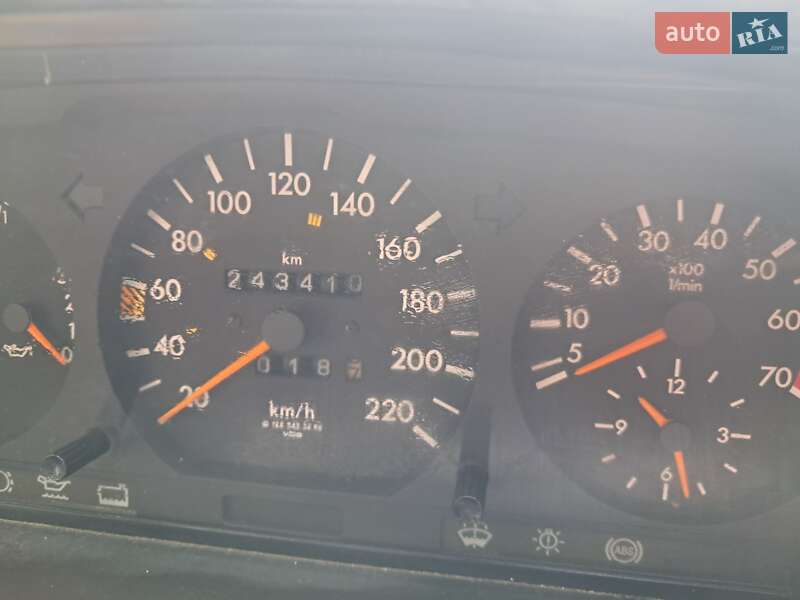 Седан Mercedes-Benz E-Class 1991 в Краснограде