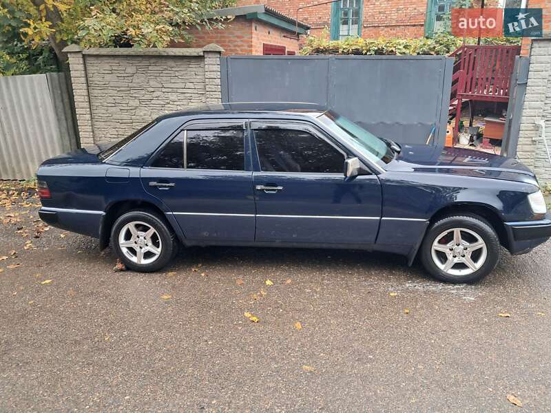 Седан Mercedes-Benz E-Class 1991 в Краснограде