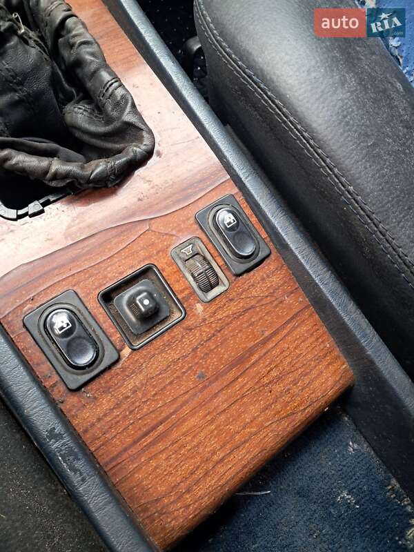 Седан Mercedes-Benz E-Class 1991 в Краснограде