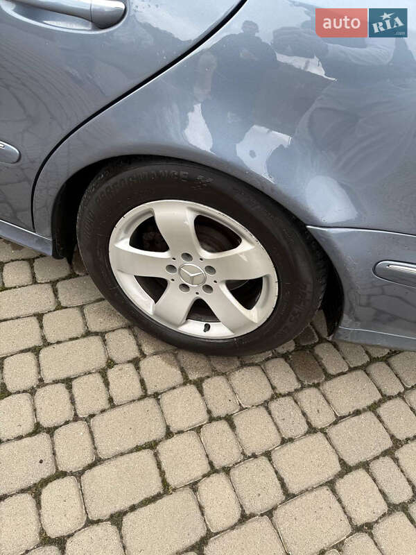 Седан Mercedes-Benz E-Class 2004 в Львове