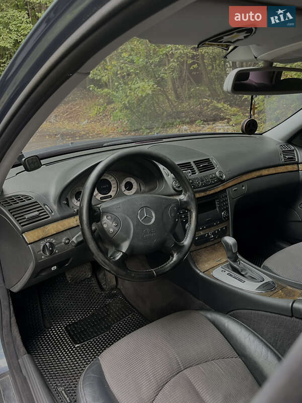 Седан Mercedes-Benz E-Class 2004 в Львове