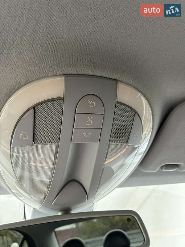 Седан Mercedes-Benz E-Class 2004 в Львове