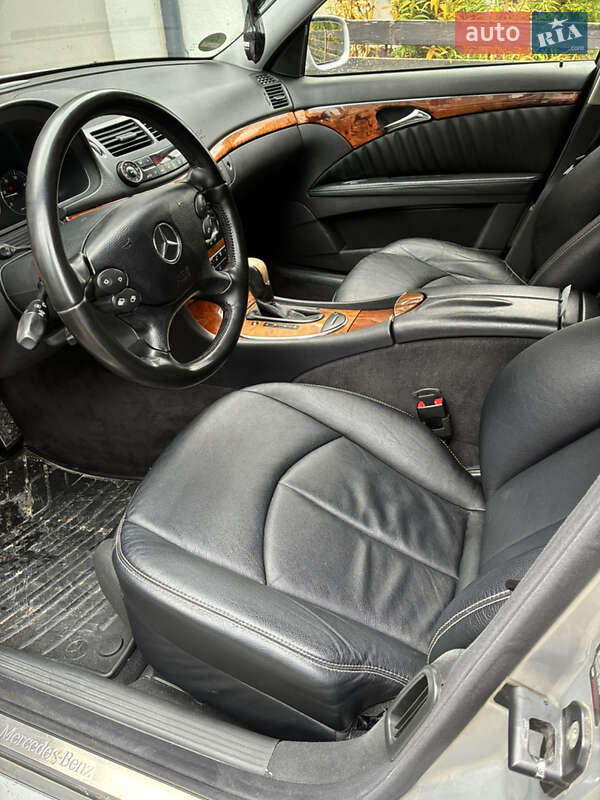 Седан Mercedes-Benz E-Class 2004 в Львове