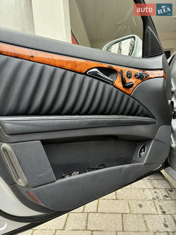 Седан Mercedes-Benz E-Class 2004 в Львове
