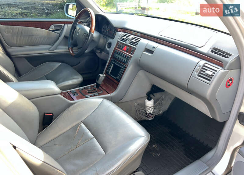 Седан Mercedes-Benz E-Class 2001 в Вінниці