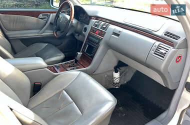 Седан Mercedes-Benz E-Class 2001 в 