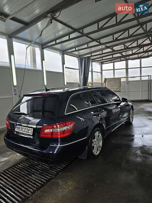 Универсал Mercedes-Benz E-Class 2012 в Львове