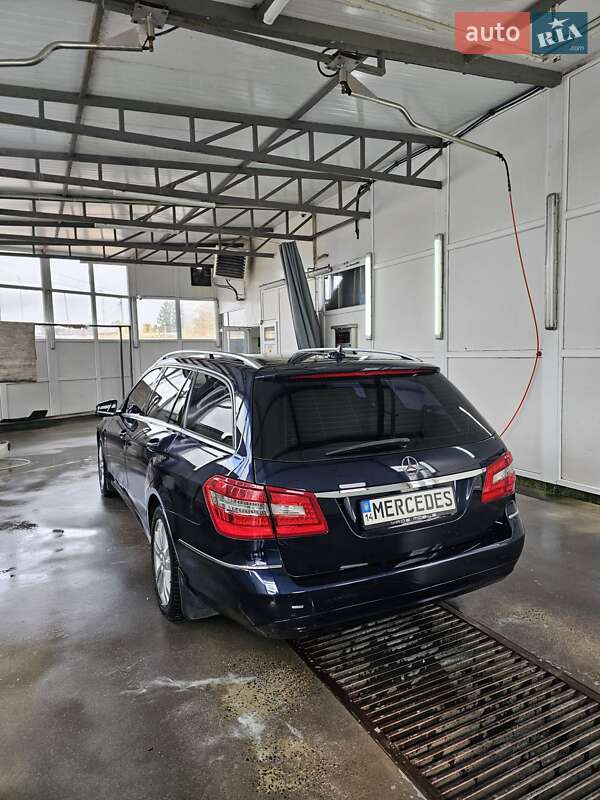 Универсал Mercedes-Benz E-Class 2012 в Львове