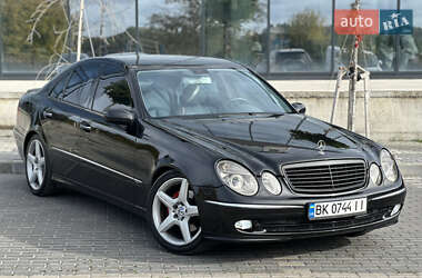 Седан Mercedes-Benz E-Class 2002 в Рівному