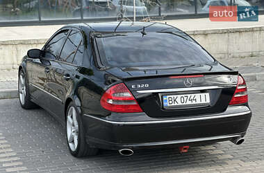 Седан Mercedes-Benz E-Class 2002 в 