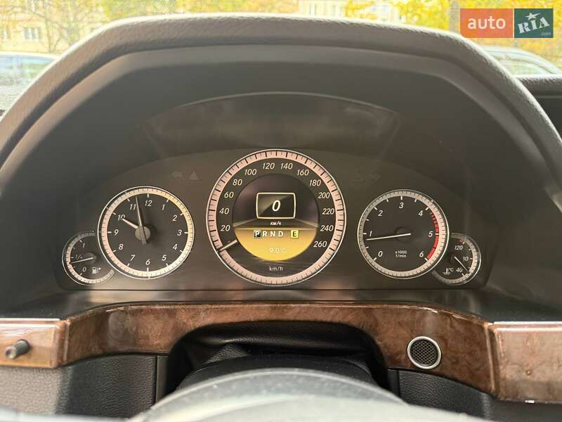 Седан Mercedes-Benz E-Class 2011 в Киеве