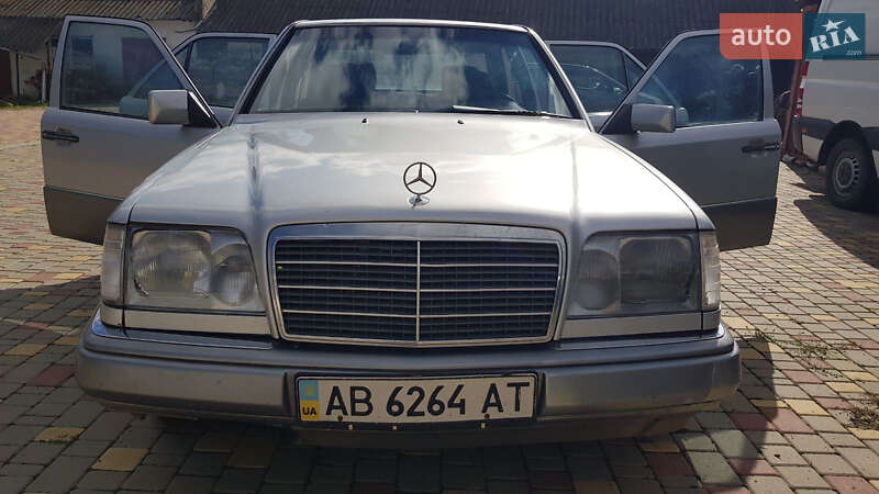 Седан Mercedes-Benz E-Class 1995 в 