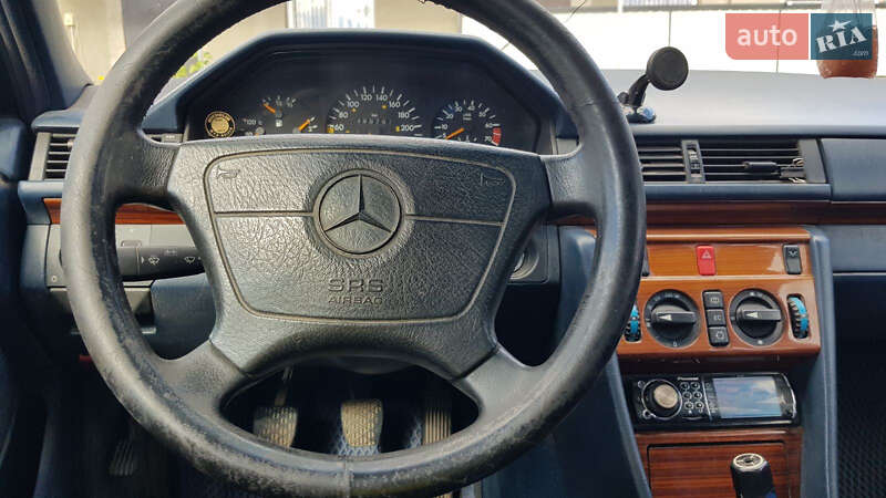 Седан Mercedes-Benz E-Class 1995 в Ананьеве фото 4 Седан Mercedes-Benz E-Class 1995 в Ананьеве