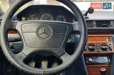 Седан Mercedes-Benz E-Class 1995 в 