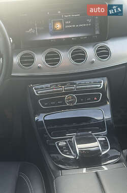Седан Mercedes-Benz E-Class 2017 в 