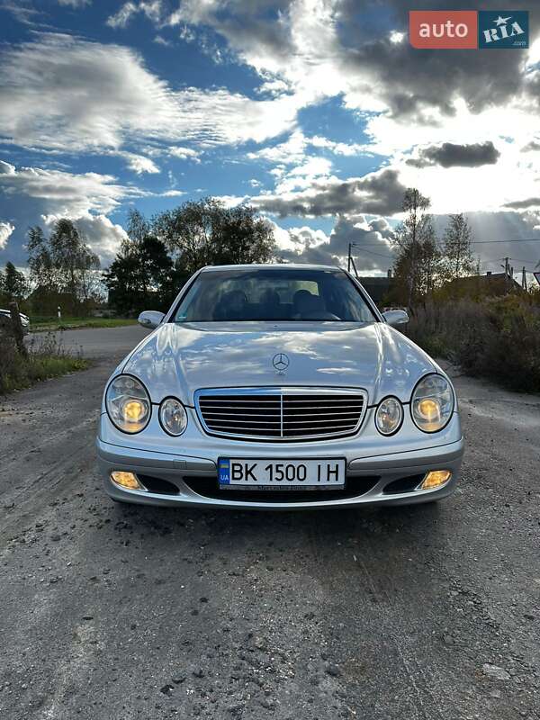 Седан Mercedes-Benz E-Class 2004 в Ровно