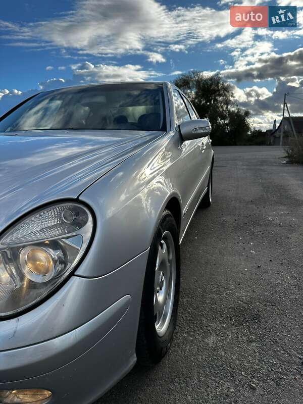Седан Mercedes-Benz E-Class 2004 в Ровно