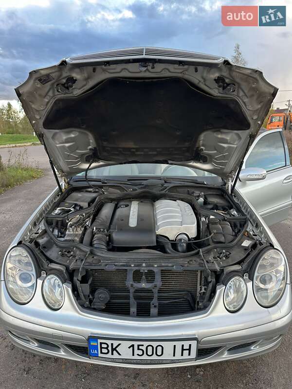 Седан Mercedes-Benz E-Class 2004 в Ровно
