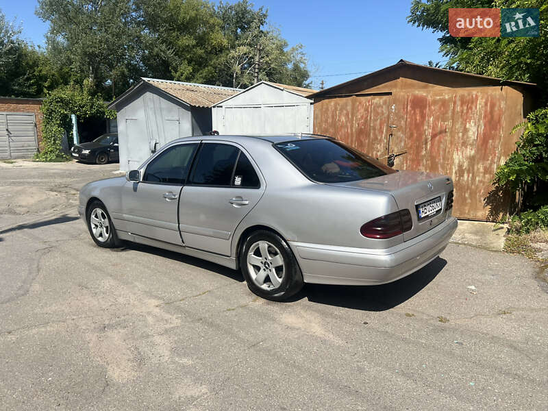 Седан Mercedes-Benz E-Class 2000 в Вінниці
