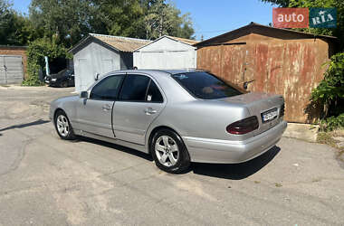 Седан Mercedes-Benz E-Class 2000 в  фото 6 Седан Mercedes-Benz E-Class 2000 в