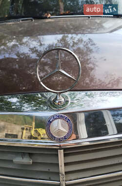 Седан Mercedes-Benz E-Class 1985 в Черновцах