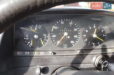 Седан Mercedes-Benz E-Class 1985 в 
