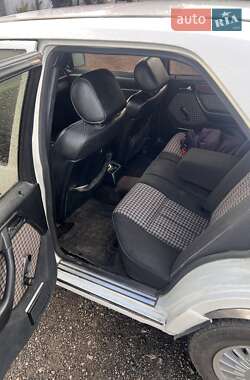 Седан Mercedes-Benz E-Class 1985 в  фото 8 Седан Mercedes-Benz E-Class 1985 в