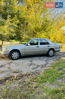 Седан Mercedes-Benz E-Class 1994 в 