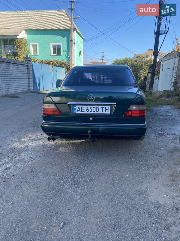 Седан Mercedes-Benz E-Class 1994 в Днепре