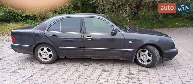Седан Mercedes-Benz E-Class 1997 в Львове