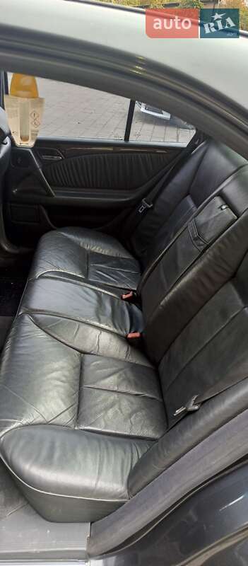 Седан Mercedes-Benz E-Class 1997 в Львове