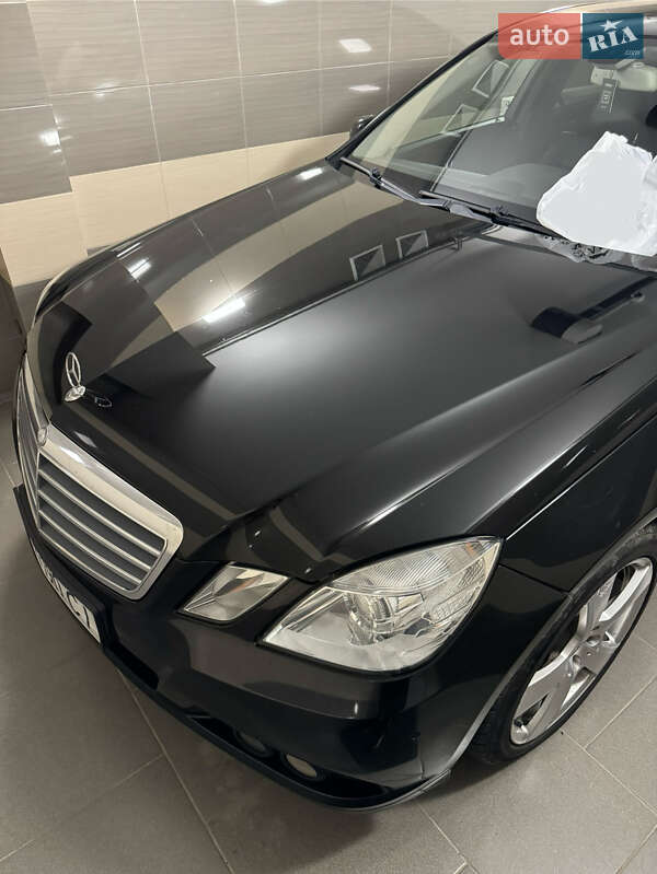 Седан Mercedes-Benz E-Class 2010 в Черновцах
