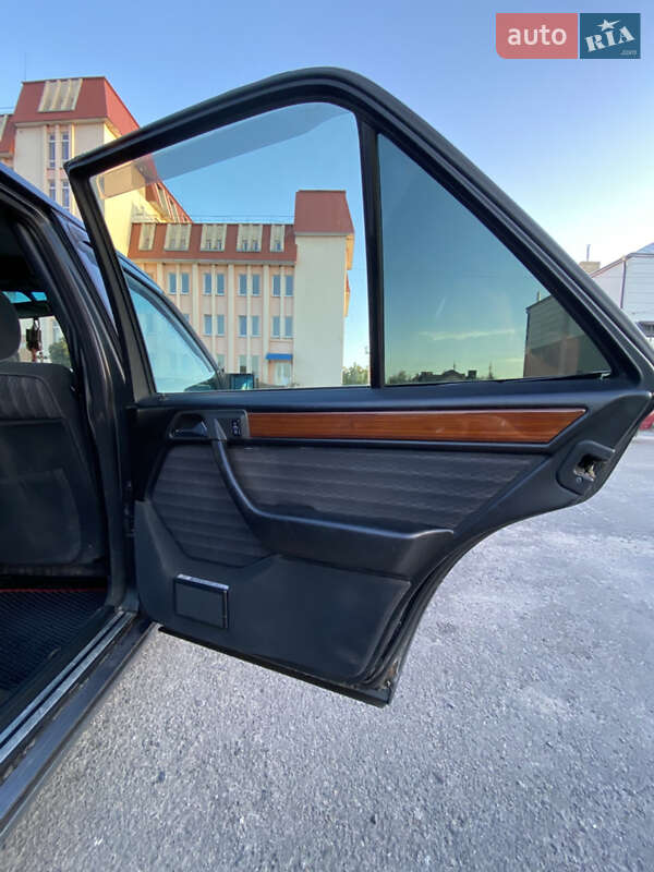 Седан Mercedes-Benz E-Class 1992 в Тернополі