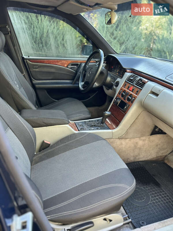 Седан Mercedes-Benz E-Class 1997 в Одессе