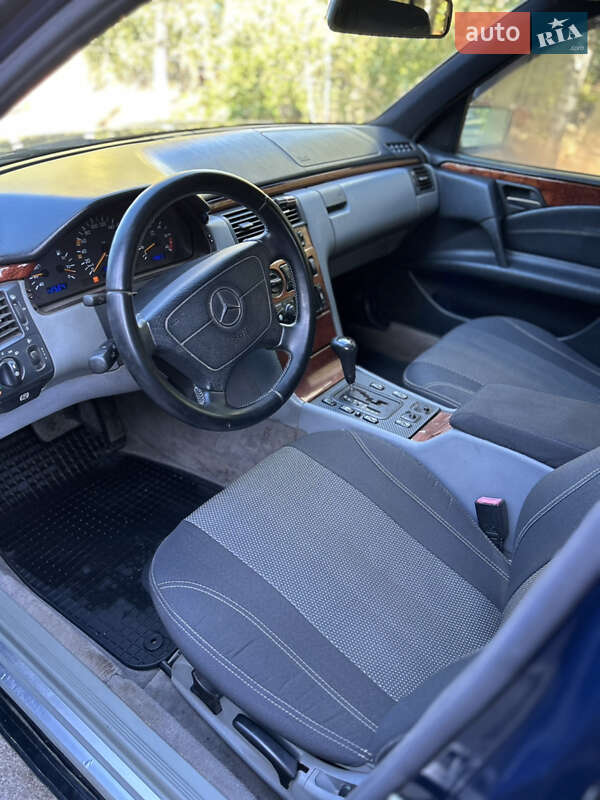 Седан Mercedes-Benz E-Class 1997 в Одессе