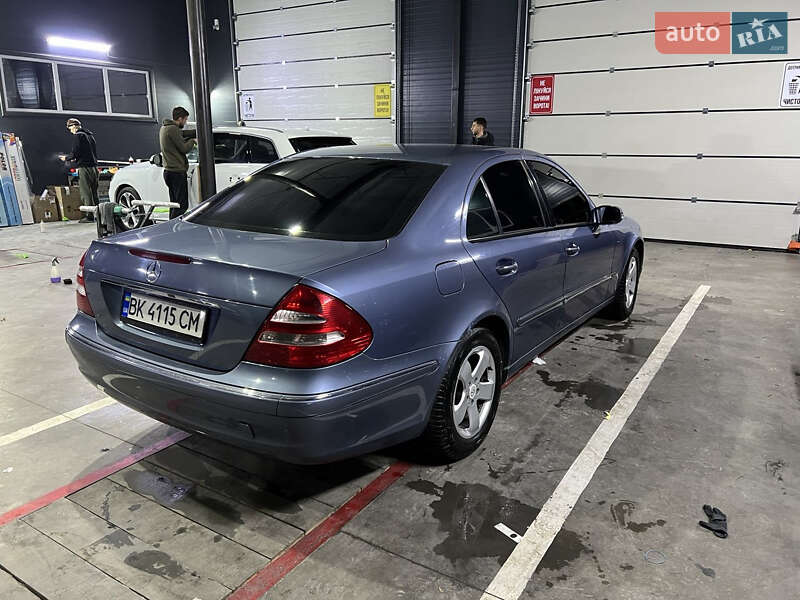 Седан Mercedes-Benz E-Class 2003 в Березному
