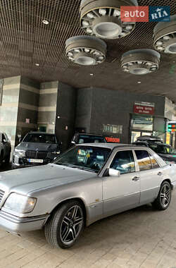Седан Mercedes-Benz E-Class 1994 в 