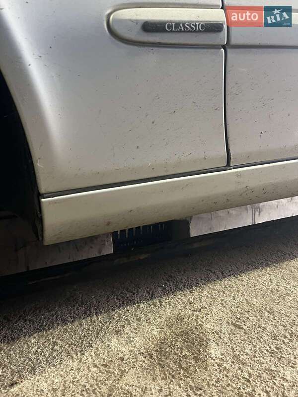 Седан Mercedes-Benz E-Class 2004 в Ровно