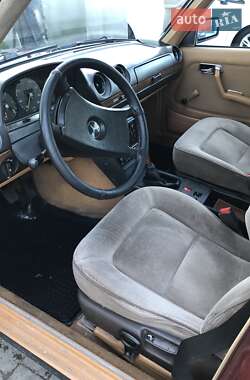 Універсал Mercedes-Benz E-Class 1984 в 