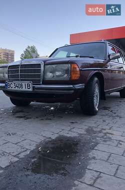 Універсал Mercedes-Benz E-Class 1984 в 