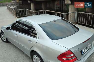 Седан Mercedes-Benz E-Class 2002 в  фото 8 Седан Mercedes-Benz E-Class 2002 в