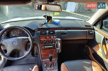 Седан Mercedes-Benz E-Class 2002 в  фото 9 Седан Mercedes-Benz E-Class 2002 в