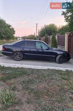 Седан Mercedes-Benz E-Class 2002 в Чугуєві