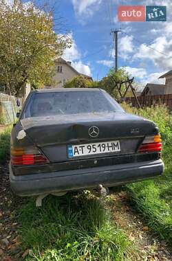 Седан Mercedes-Benz E-Class 1988 в Галичі