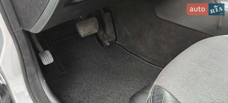 Седан Mercedes-Benz E-Class 2007 в Ровно фото 36 Седан Mercedes-Benz E-Class 2007 в Ровно
