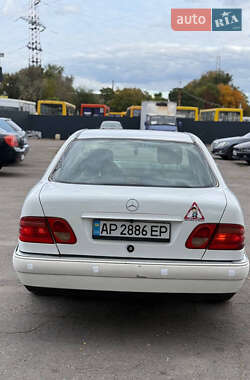 Седан Mercedes-Benz E-Class 1995 в  фото 3 Седан Mercedes-Benz E-Class 1995 в
